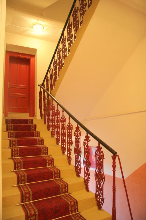 Vlkova Palace Prague Exterior photo